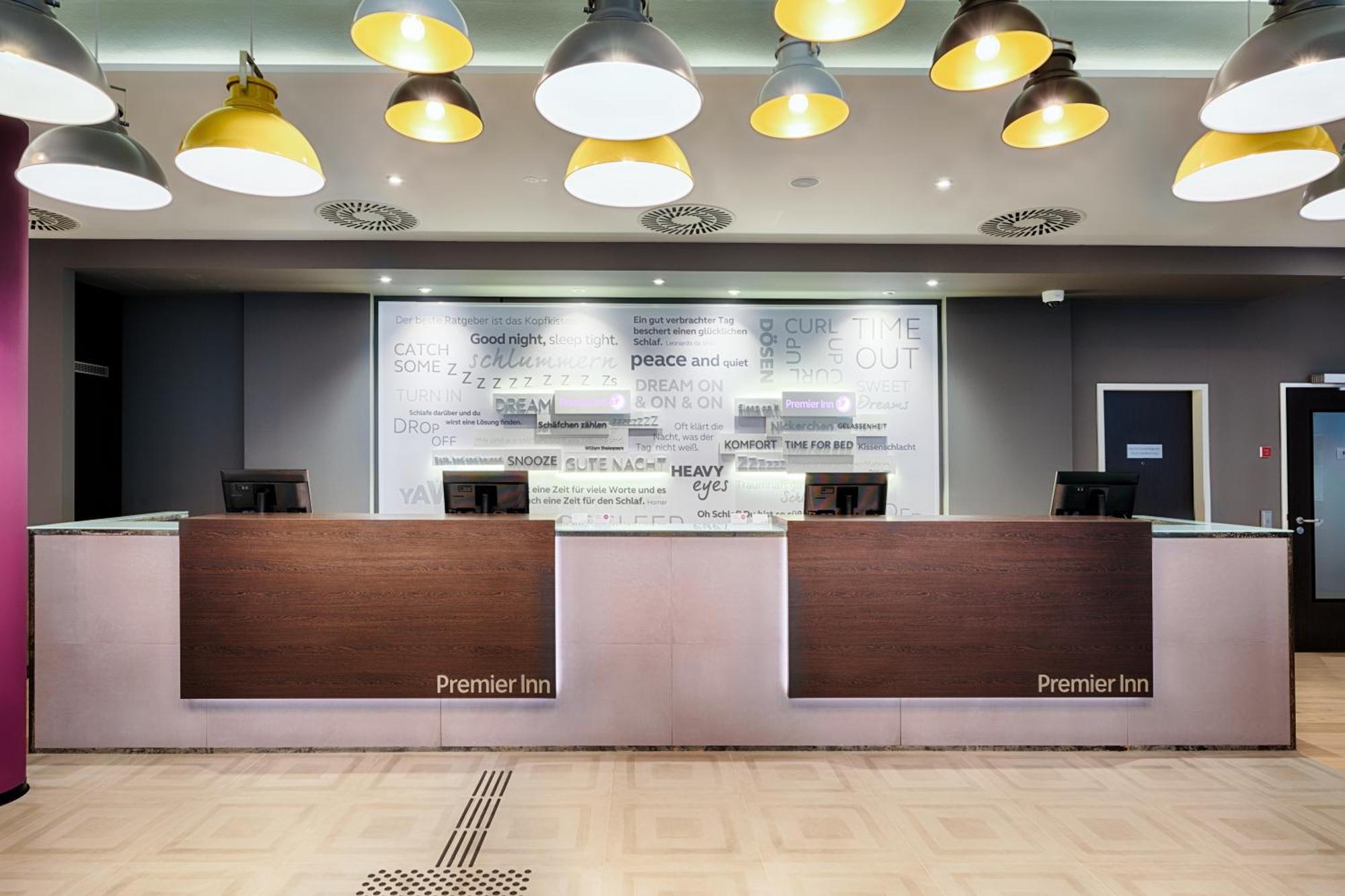 Premier Inn Duesseldorf City Friedrichstadt Экстерьер фото